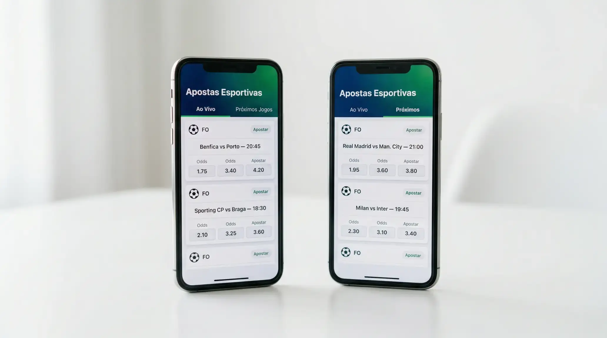 Dois telemóveis lado a lado com aplicações de apostas desportivas abertas em Portugal