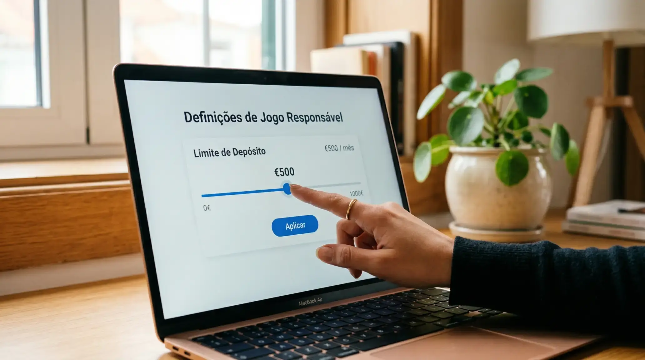 Mão a configurar limites de depósito numa plataforma de apostas online em Portugal